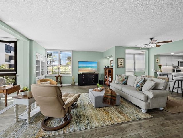 2020 HARBOURSIDE DRIVE 417, Longboat Key, FL 34228