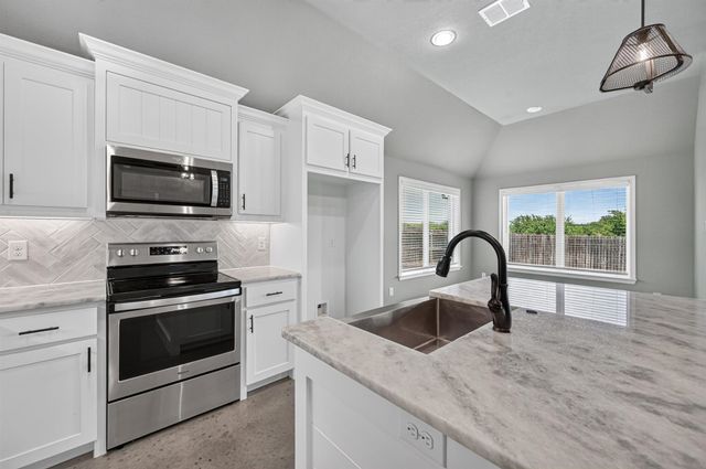 214 Rees Avenue, Godley, TX 76044