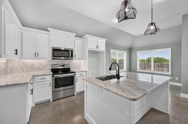 214 Rees Avenue, Godley, TX 76044