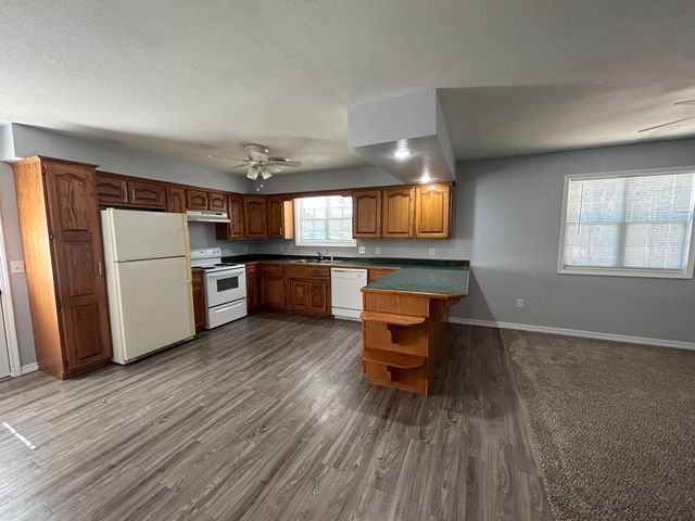 307 N Rechow Avenue, Bolivar, MO 65613