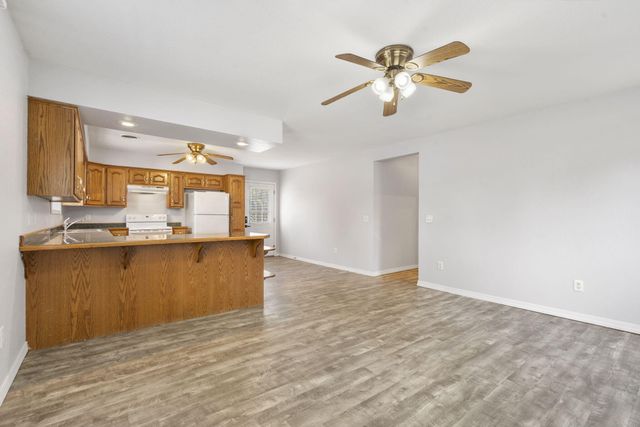 307 N Rechow Avenue, Bolivar, MO 65613