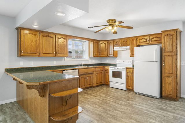 307 N Rechow Avenue, Bolivar, MO 65613