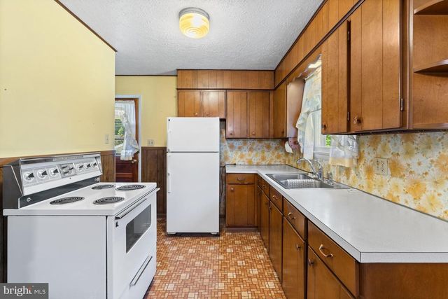 222 OAK KNOLL RD, New Cumberland, PA 17070