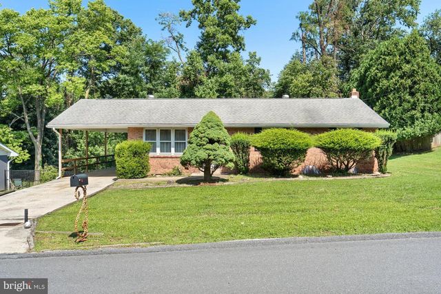 222 OAK KNOLL RD, New Cumberland, PA 17070