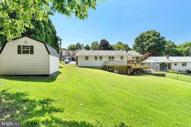 222 OAK KNOLL RD, New Cumberland, PA 17070