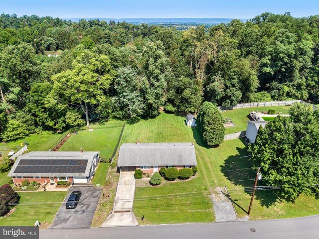 222 OAK KNOLL RD, New Cumberland, PA 17070