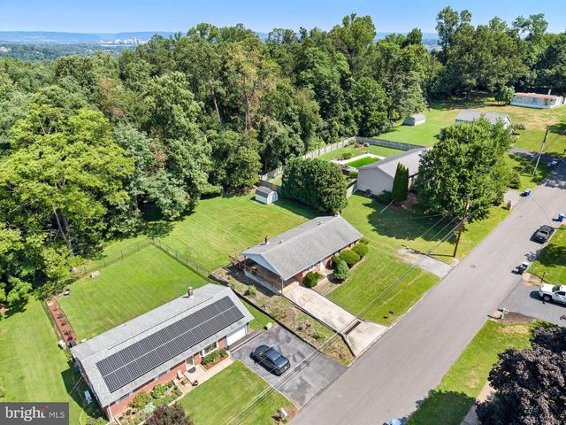 222 OAK KNOLL RD, New Cumberland, PA 17070