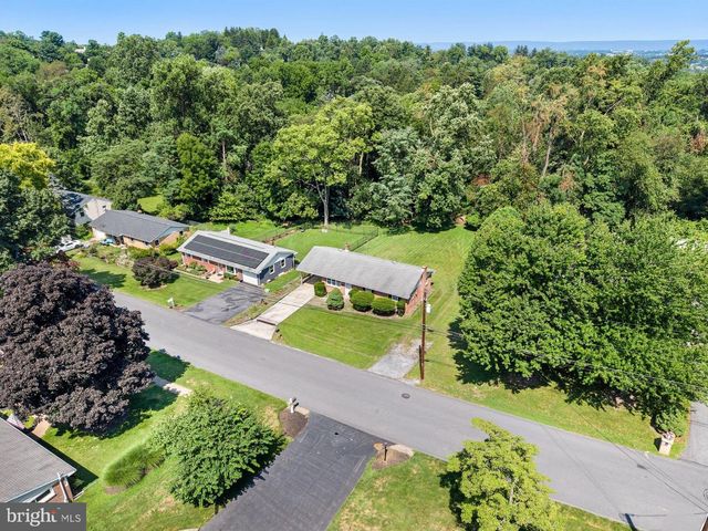 222 OAK KNOLL RD, New Cumberland, PA 17070