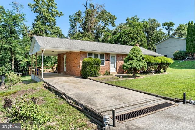 222 OAK KNOLL RD, New Cumberland, PA 17070