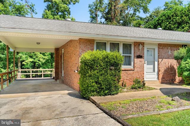 222 OAK KNOLL RD, New Cumberland, PA 17070