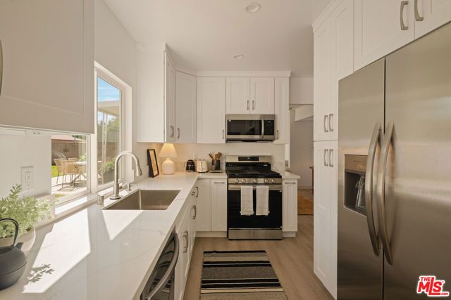 130 E Gainsborough Road, Thousand Oaks, CA 91360