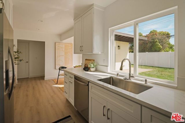 130 E Gainsborough Road, Thousand Oaks, CA 91360