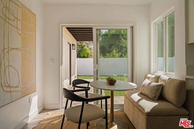 130 E Gainsborough Road, Thousand Oaks, CA 91360
