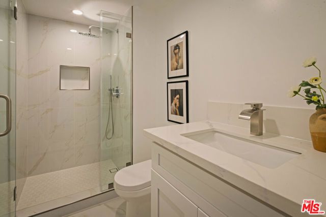 130 E Gainsborough Road, Thousand Oaks, CA 91360