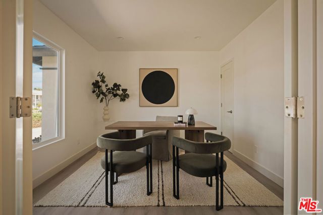 130 E Gainsborough Road, Thousand Oaks, CA 91360