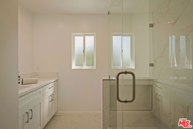 130 E Gainsborough Road, Thousand Oaks, CA 91360