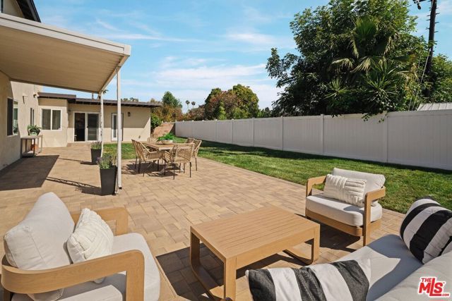 130 E Gainsborough Road, Thousand Oaks, CA 91360