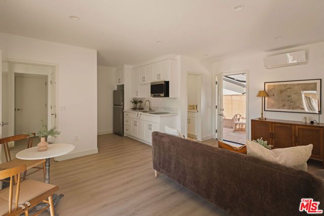130 E Gainsborough Road, Thousand Oaks, CA 91360