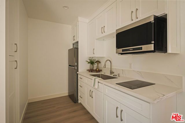 130 E Gainsborough Road, Thousand Oaks, CA 91360