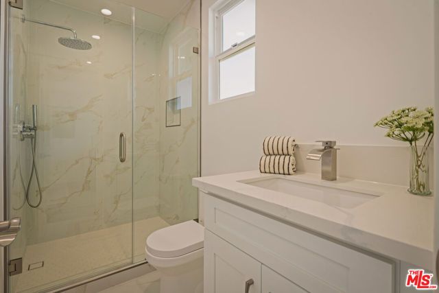 130 E Gainsborough Road, Thousand Oaks, CA 91360