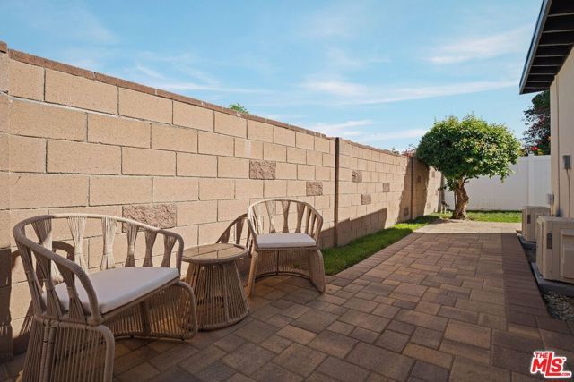 130 E Gainsborough Road, Thousand Oaks, CA 91360