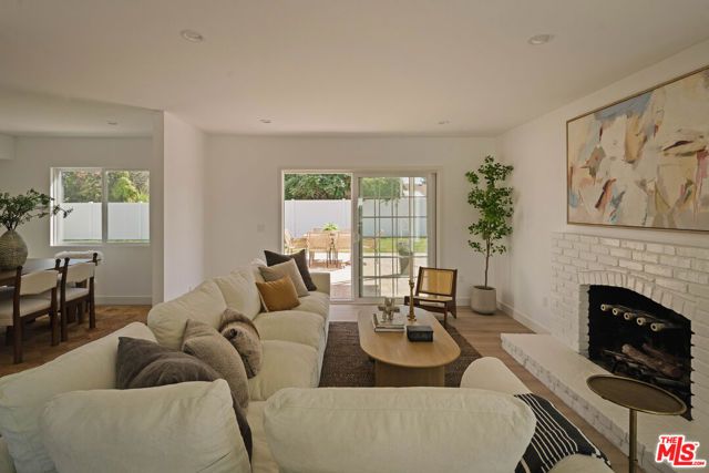 130 E Gainsborough Road, Thousand Oaks, CA 91360