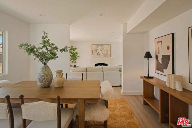 130 E Gainsborough Road, Thousand Oaks, CA 91360