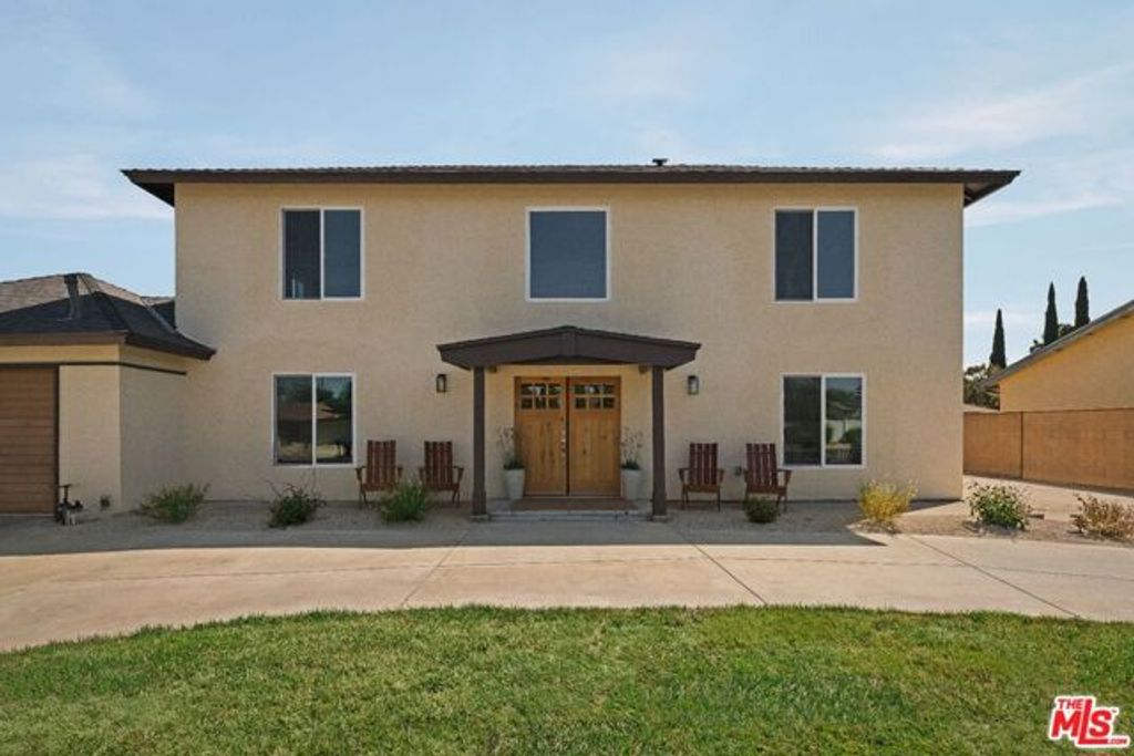 130 E Gainsborough Road, Thousand Oaks, CA 91360