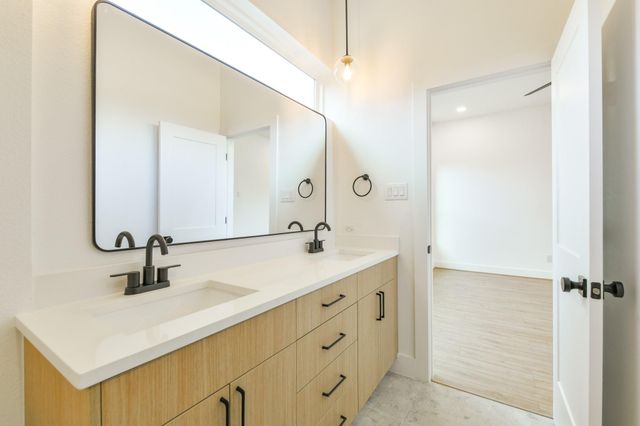 162 Wallace Street A, Houston, TX 77022