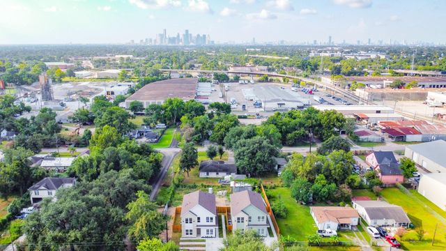 162 Wallace Street A, Houston, TX 77022