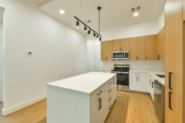 162 Wallace Street A, Houston, TX 77022