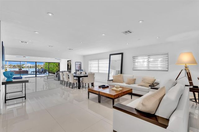 1405 Stillwater Dr, Miami Beach, FL 33141