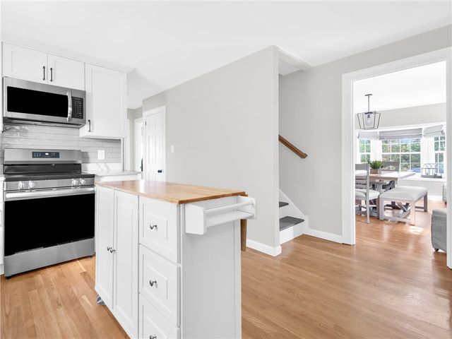 17 Boulevard Avenue, Lincoln, RI 02865