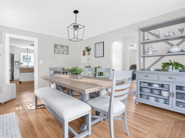 17 Boulevard Avenue, Lincoln, RI 02865