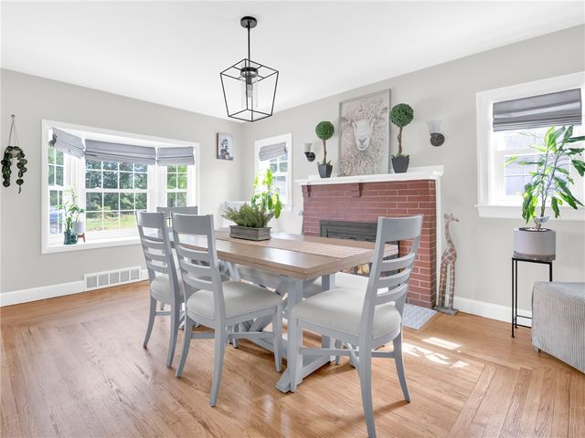 17 Boulevard Avenue, Lincoln, RI 02865