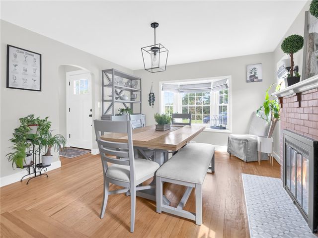 17 Boulevard Avenue, Lincoln, RI 02865