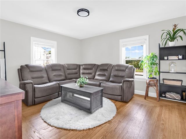 17 Boulevard Avenue, Lincoln, RI 02865