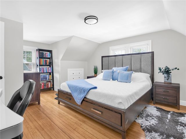 17 Boulevard Avenue, Lincoln, RI 02865