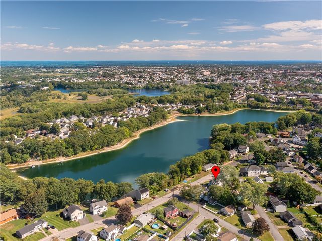 17 Boulevard Avenue, Lincoln, RI 02865