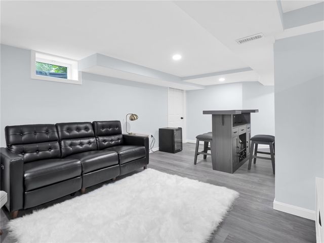 17 Boulevard Avenue, Lincoln, RI 02865