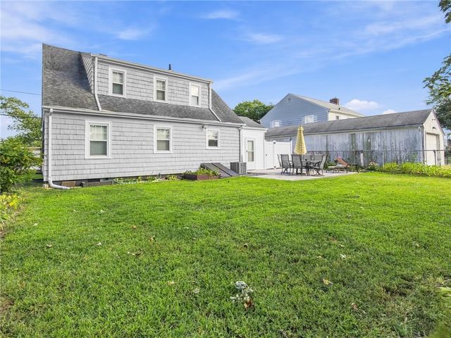 17 Boulevard Avenue, Lincoln, RI 02865