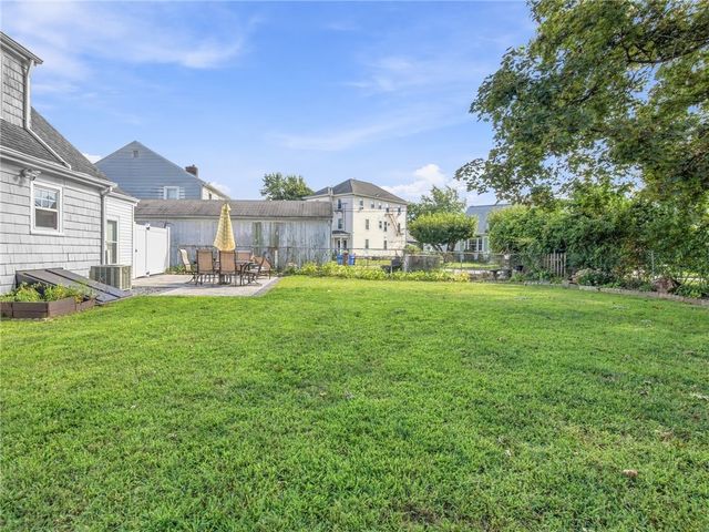 17 Boulevard Avenue, Lincoln, RI 02865