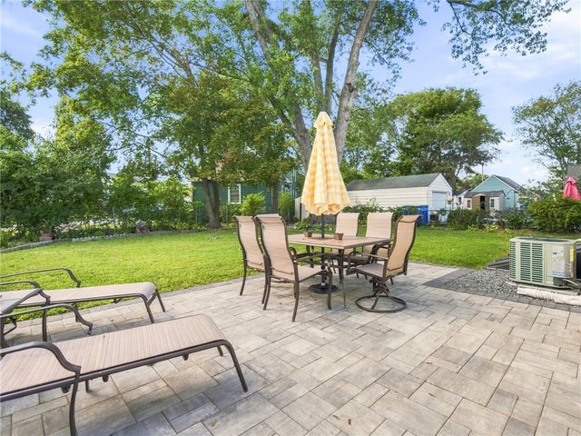 17 Boulevard Avenue, Lincoln, RI 02865