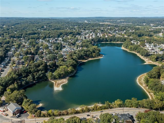 17 Boulevard Avenue, Lincoln, RI 02865