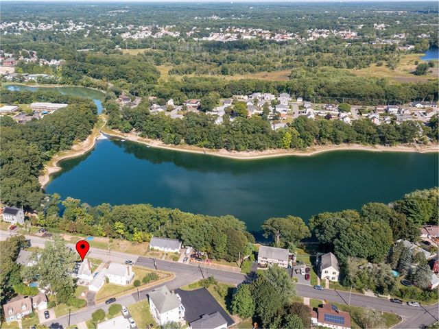 17 Boulevard Avenue, Lincoln, RI 02865