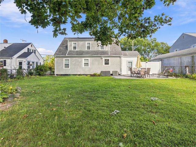 17 Boulevard Avenue, Lincoln, RI 02865
