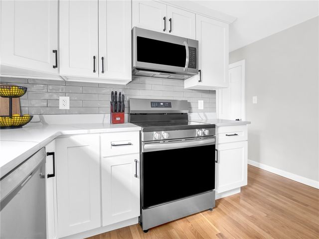 17 Boulevard Avenue, Lincoln, RI 02865
