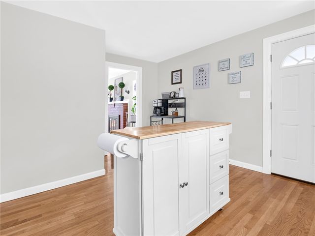 17 Boulevard Avenue, Lincoln, RI 02865