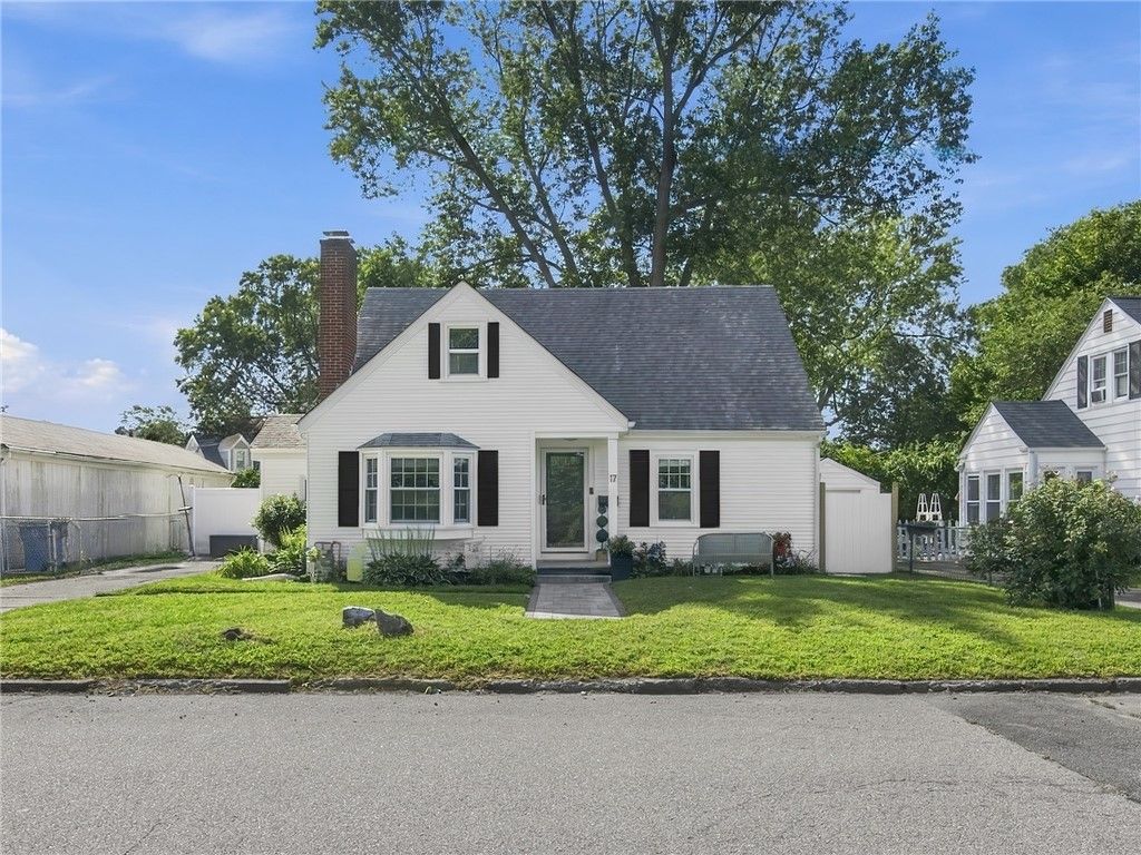 17 Boulevard Avenue, Lincoln, RI 02865