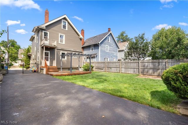 1197 Cranford Avenue, Lakewood, OH 44107